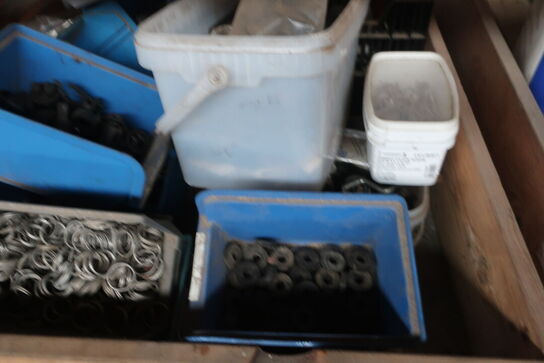 Paller m. div. indhold (se billeder)