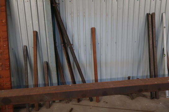 Div. metalemner (påbegyndt chassis, rionet, emner på gulv)