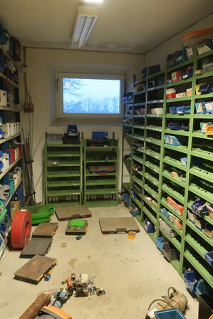 8 fag reoler inkl. indhold (se billeder)