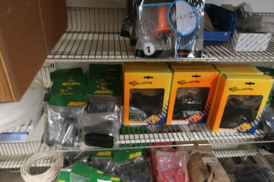 5 fag reoler inkl. indhold (hegnstilbehør m.v.) (se billeder)