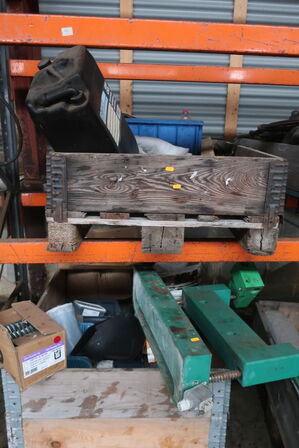 Paller m. div. indhold (se billeder)