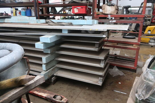 Aluport inkl. indhold ovenpå