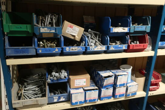 4 fag reoler inkl. indhold (se billeder)