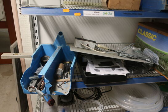 5 fag reoler inkl. indhold (hegnstilbehør m.v.) (se billeder)