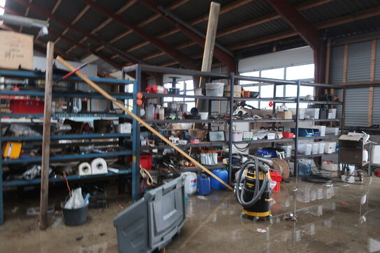 4 sektioner lagerreoler inkl. indhold (se billeder)