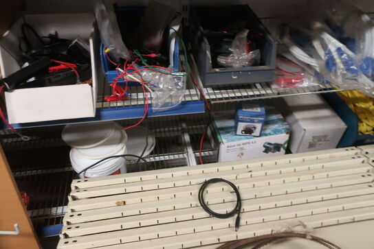 5 fag reoler inkl. indhold (hegnstilbehør m.v.) (se billeder)