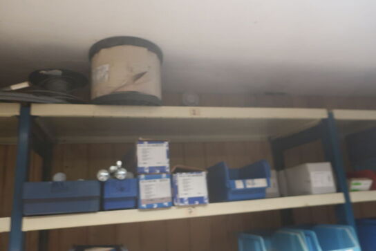 4 fag reoler inkl. indhold (se billeder)