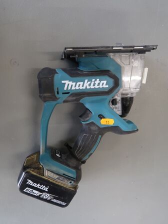 Gipssav MAKITA DSD180 med 1 batteri