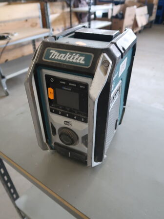 Radio MAKITA DMR115 med 1 batteri