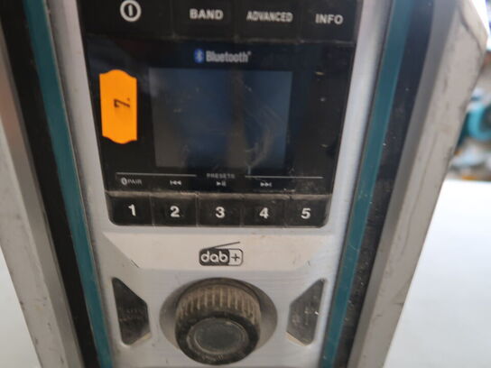 Radio MAKITA DMR115 med 1 batteri