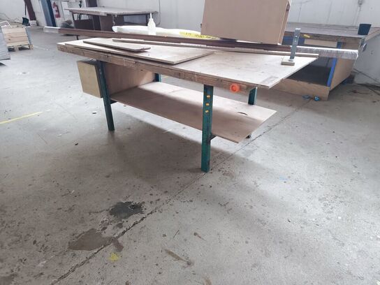 Arbejdsbord med indhold