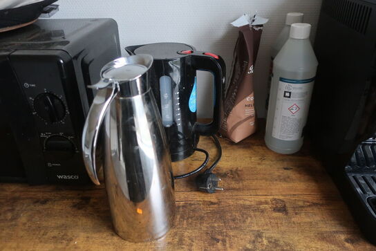 Højbord inkl. microovn & DELONGHI kaffemaskine m.v.