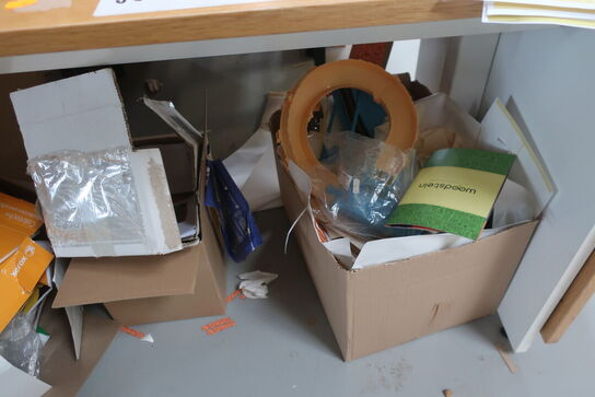 2 stk. pakke/lagerborde inkl. indhold