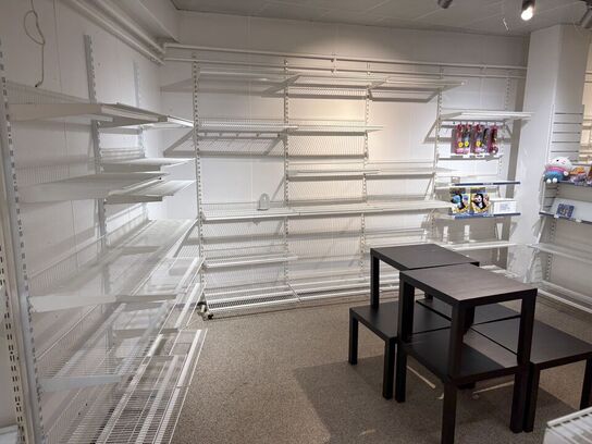 Stort parti udstillingsreoler