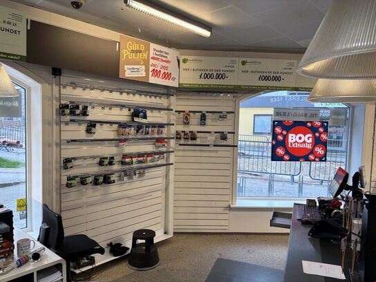 Stort parti udstillingsreoler