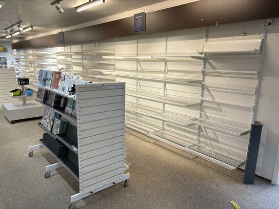 Stort parti udstillingsreoler