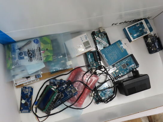 5 Kasser computerdele bl.a. RASPBERRY PI