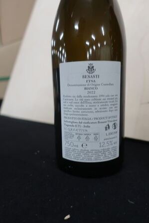 2 fl. Hvidvin samt rosevin 