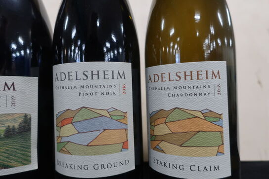 2 fl. Hvidvin og 2 fl. Rødvin ADELSHEIM