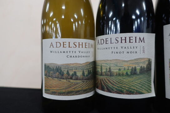 2 fl. Hvidvin og 2 fl. Rødvin ADELSHEIM