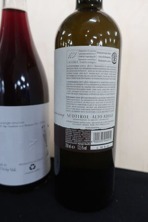 2 fl. Hvidvin samt rosevin 