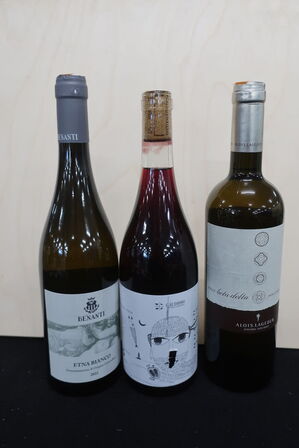 2 fl. Hvidvin samt rosevin 