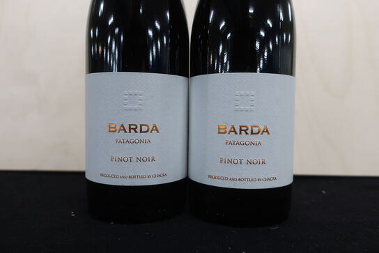 2 fl. Rødvin BARDA Pinot Noir 2018