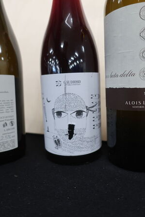 2 fl. Hvidvin samt rosevin 