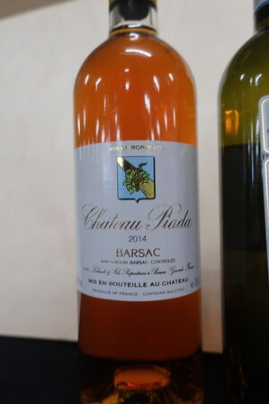 4 fl. Hvidvin samt rosevin 