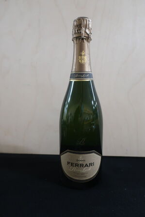 2 fl. Mousserende vin FERRARI Riserva Lunelli 2017