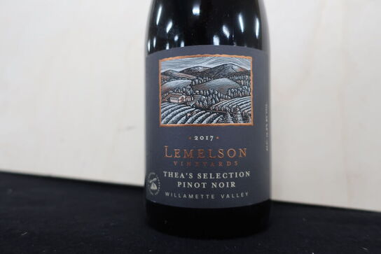 2 fl. Rødvin LEMELSON Pinot Noir 2017