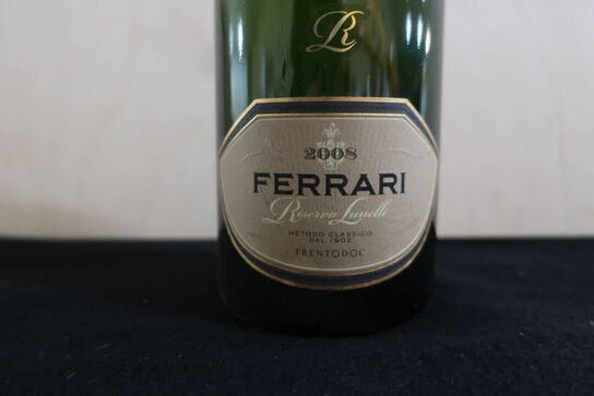 2 fl. Mousserende vin FERRARI Riserva Lunelli 2017