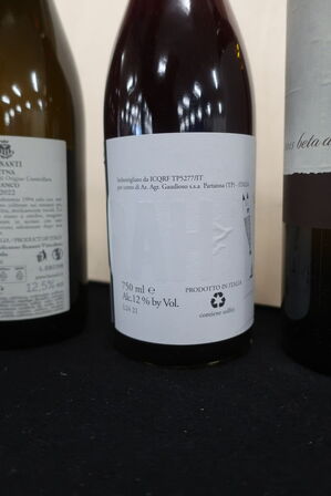 2 fl. Hvidvin samt rosevin 