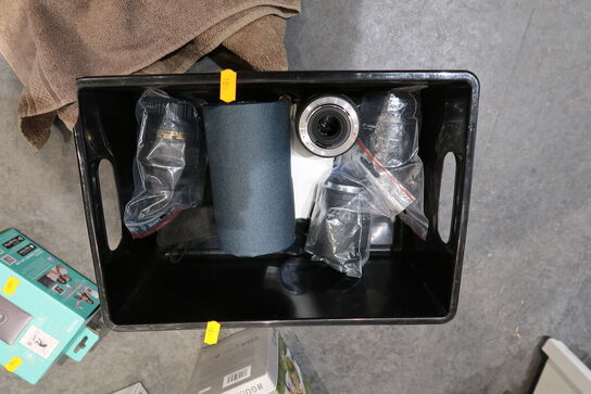 Kasse med div. Objektiver bl.a. NIKON 18-55mm m.m.