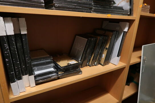 2 stk. reoler med div. Rammer m.m.