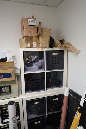 Opbevaringsreol/skab med div. Arbejdstøj