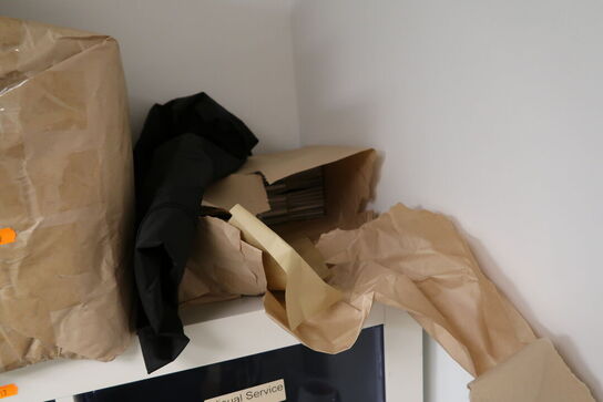 Opbevaringsreol/skab med div. Arbejdstøj