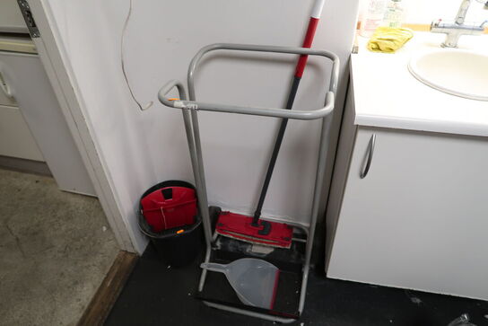 Skraldespandsstativ samt spand