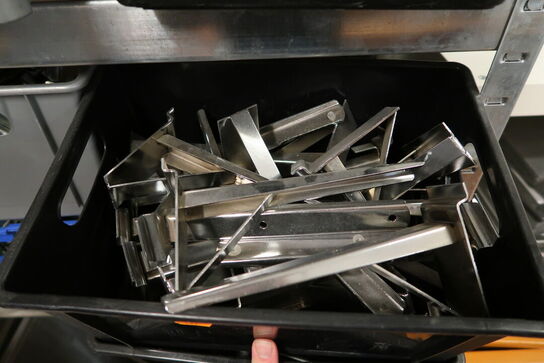 Lagerreol med indhold