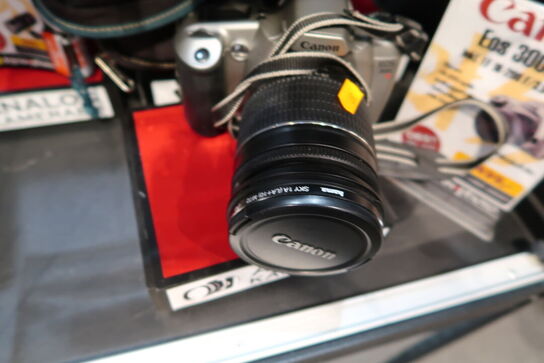 Analog kamera CANON E0S 3000N med taske med objektiv TAMRON SP 70-210mm