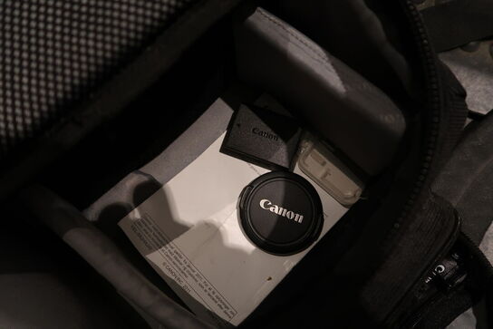 Spejlreflekskamera CANON EOS 1100D med taske