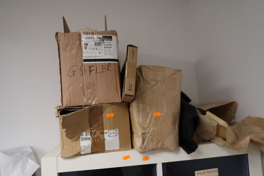 Opbevaringsreol/skab med div. Arbejdstøj