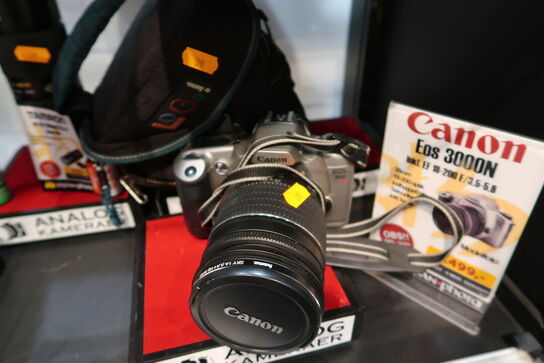 Analog kamera CANON E0S 3000N med taske med objektiv TAMRON SP 70-210mm