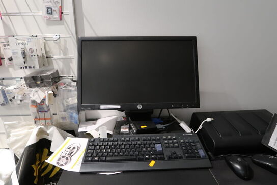 Computerskærm HP Compaq LA2306x med tastatur, 2 stk. computere m.m.