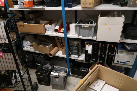 2 fag lagerreoler uden indhold