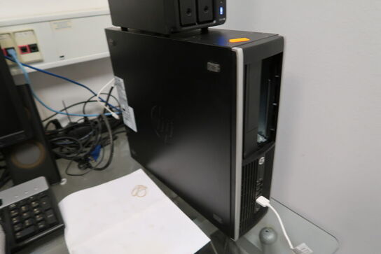 Computerskærm HP, tastatur, mus, computer