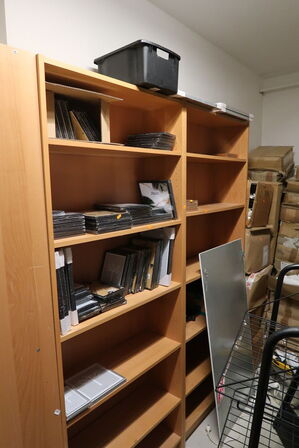 2 stk. reoler med div. Rammer m.m.