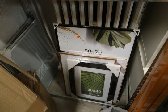 Lagerreol med indhold