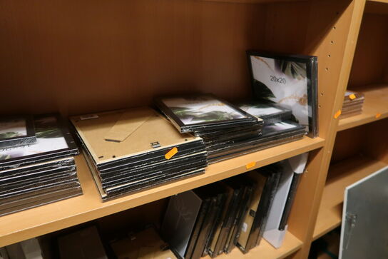 2 stk. reoler med div. Rammer m.m.