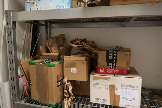 Lagerreol med indhold